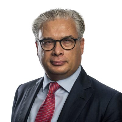 托马斯·伯恩特·亨里克森，丹麦《贝林时报》首席商业评论员，曾任世界大型企业联合会经济学家委员会理事。