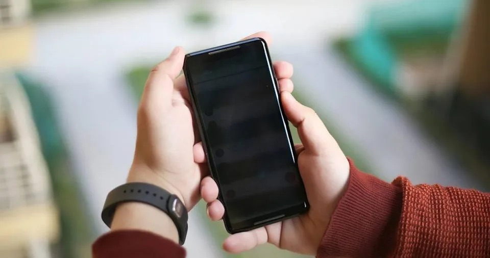 8岁女童沉迷直播打赏逾4万 父母急用钱才惊觉户头剩约30