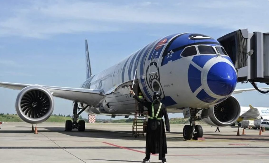 ANA星战彩绘机退役 “黑武士”惊喜迎机