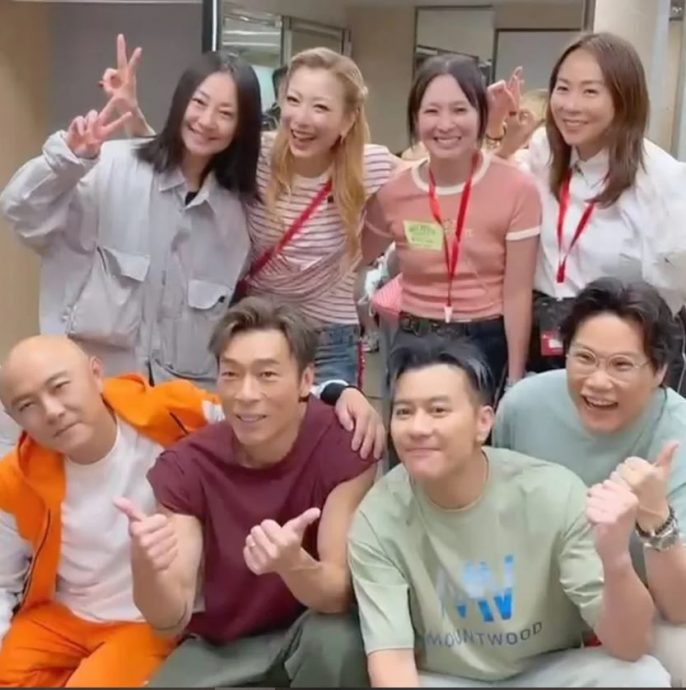 Big Four与老婆“全家幅” 郑秀文晒照网喊有爱画面