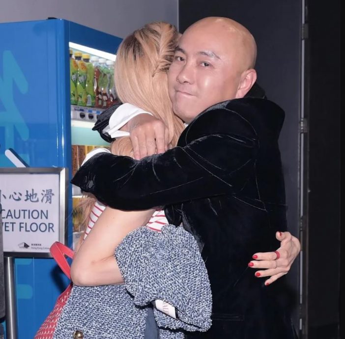 Big Four与老婆“全家幅” 郑秀文晒照网喊有爱画面