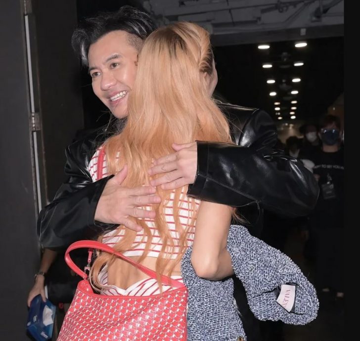 Big Four与老婆“全家幅” 郑秀文晒照网喊有爱画面