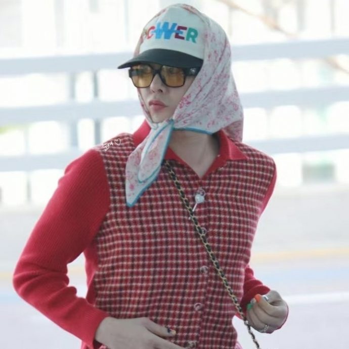 BIGBANG 19周年合体直播 GD揭秘“奶奶头巾”真实功能