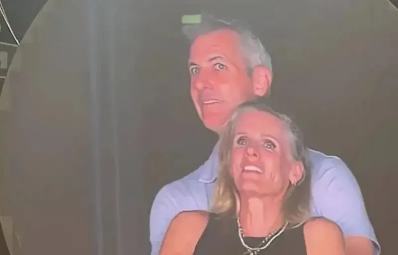 Coldplay抓奸后帮求婚 贴心“审核”身分网爆笑