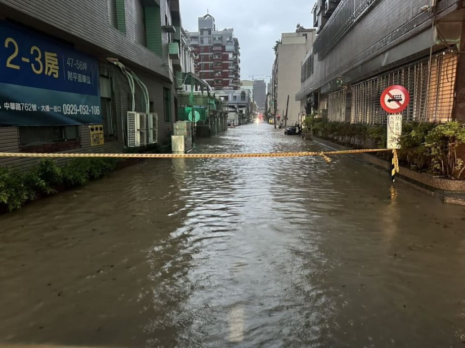 ​台南清晨大雨永康时雨量破百 部分地区淹水、市区干道紧急封闭