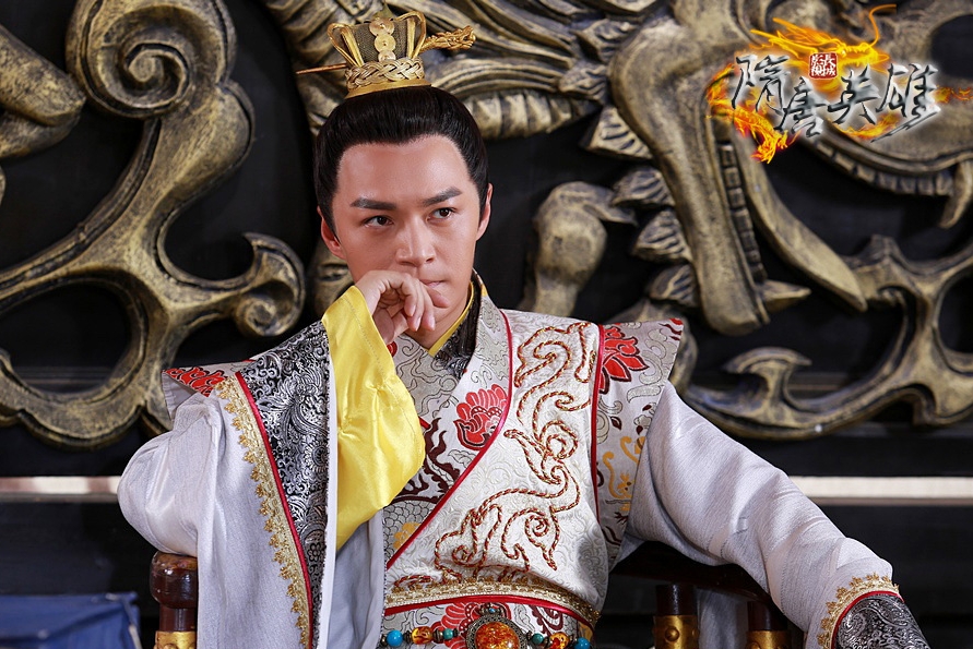 “御用皇帝”现身游乐园打工 郑国霖:养家糊口不丢人!