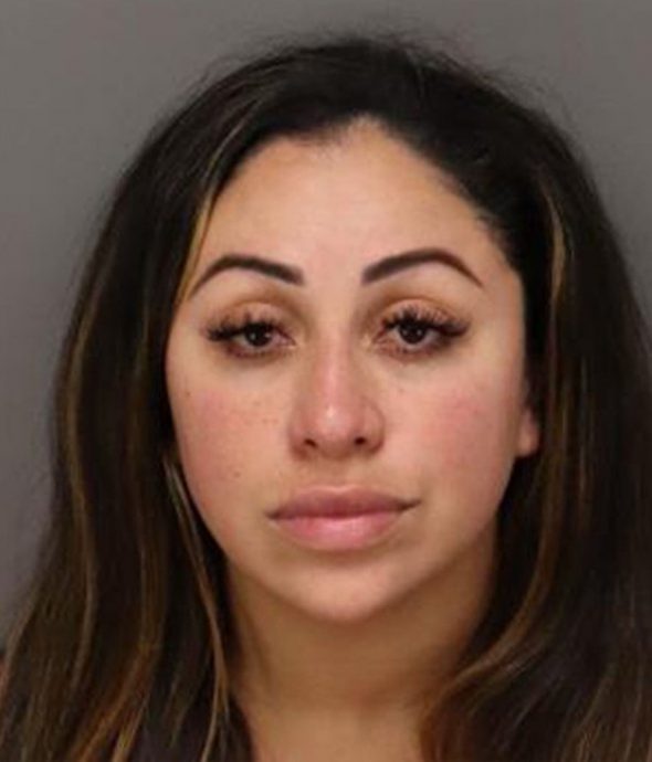 “用强力胶做牙齿贴片”　女子无执照行医害人满口烂牙被捕