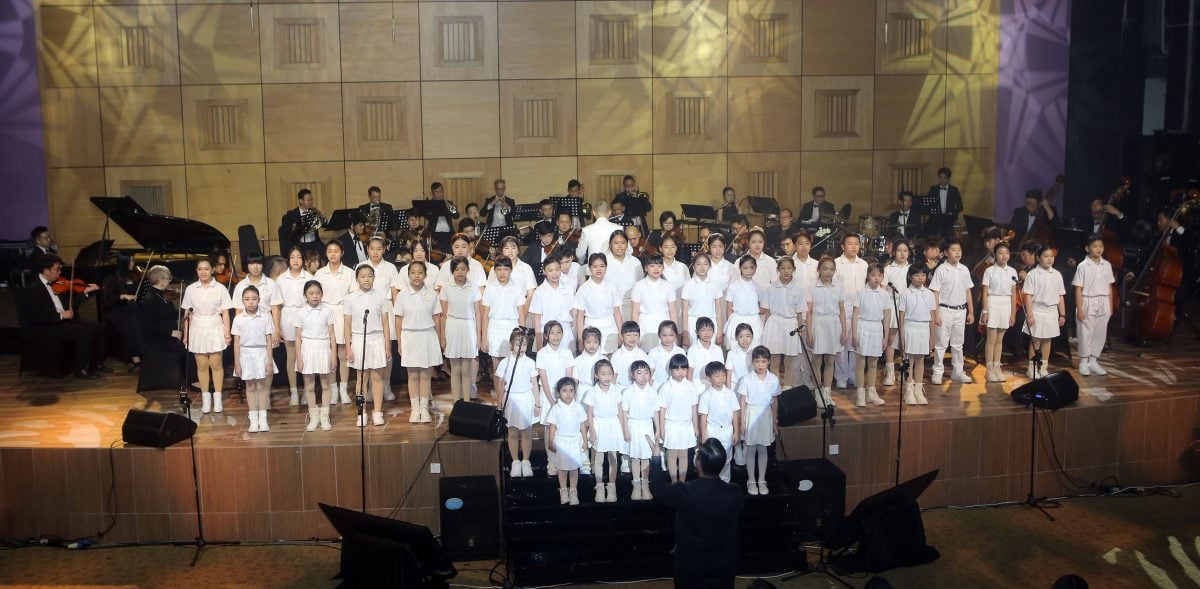 “赠予你我的.交响乐演唱会” 122人共谱音乐盛宴