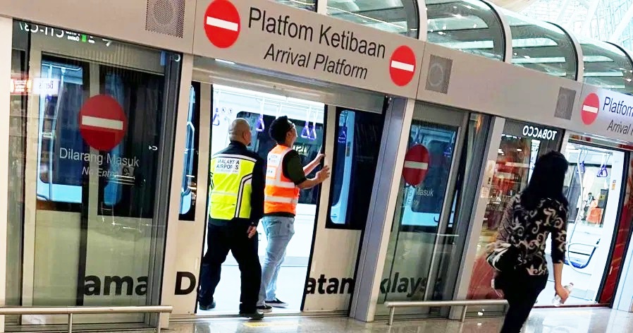 “软件有漏洞”　陆兆福：机场接驳车没坏