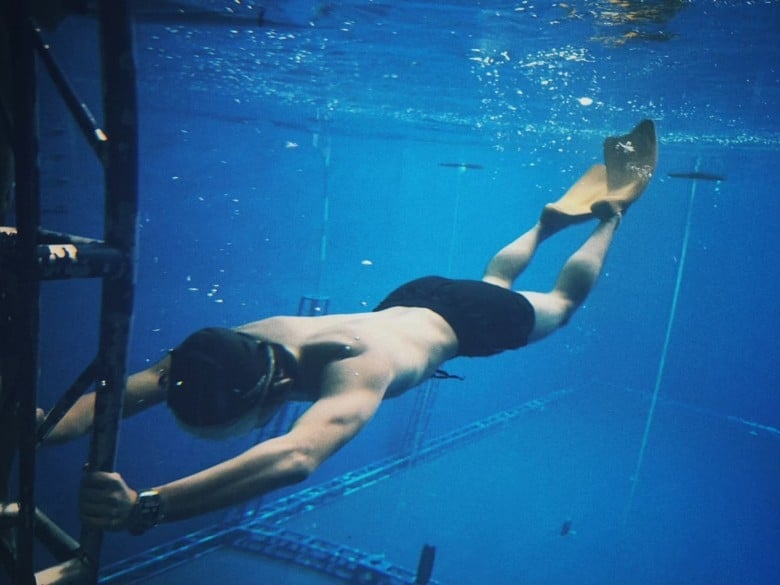 《东极岛》票房不如预期 吴磊潜水训练晕倒遭嘲卖惨