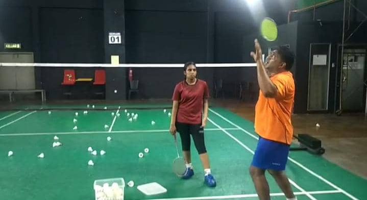 《我们》/印裔父亲的教育选择--不是让她们变成华人 而是成为世界公民