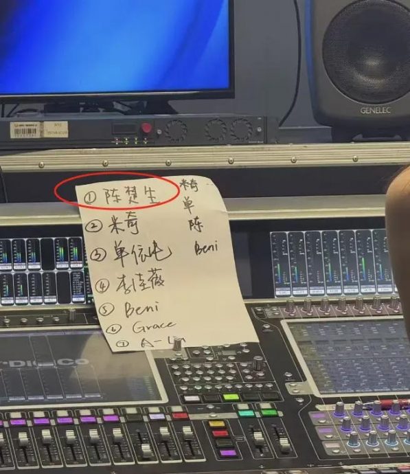 《歌手》总决赛|彭佳慧帮唱变盲唱泪崩 A-Lin意外垫底网骂“被做局”