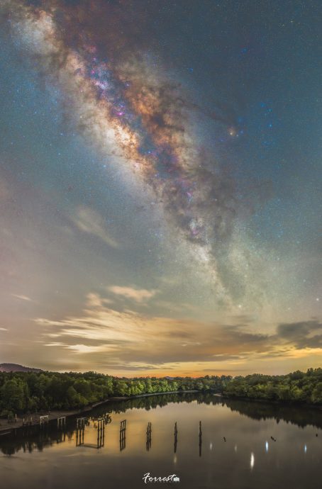 【乐活频道】：（8月28日刊）一闪一闪亮晶晶，张捷明透过相机“追星”，成为“摄星人”