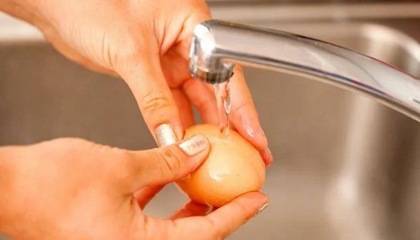 一家三口吃炒蛋集体中毒 专家分析这习惯导致！