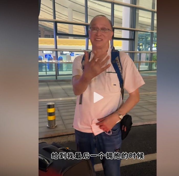 三级片天王宣布退休 76岁曹查理返港定居