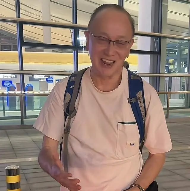 三级片天王宣布退休 76岁曹查理返港定居