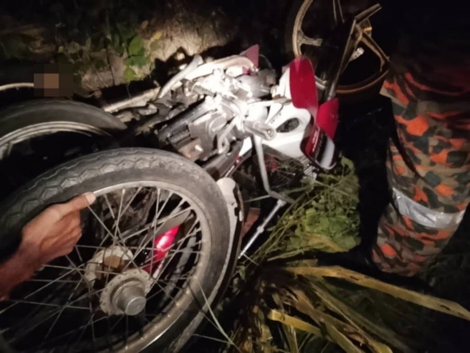 三轮摩托失控冲入水沟 63岁残障男当场身亡