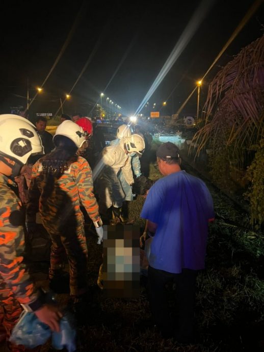 三轮摩托失控冲入水沟 63岁残障男当场身亡