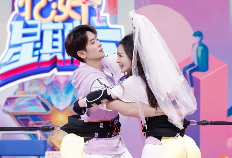 与丞磊亲密互抹奶油 宋轶白敬亭疑情变