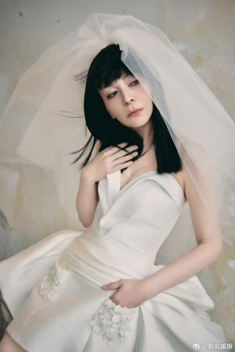 与儿对话被批窒息母爱 王琳怒呛酸民“变态玩意儿”