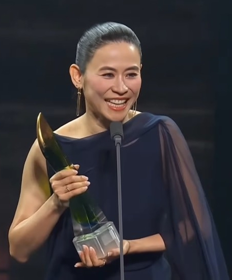 与粉丝庆55岁生日 宣萱自爆曾萌退意