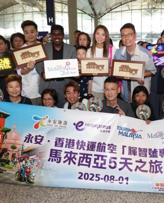 与谭辉智带团来马 车婉婉贡献“第一次”