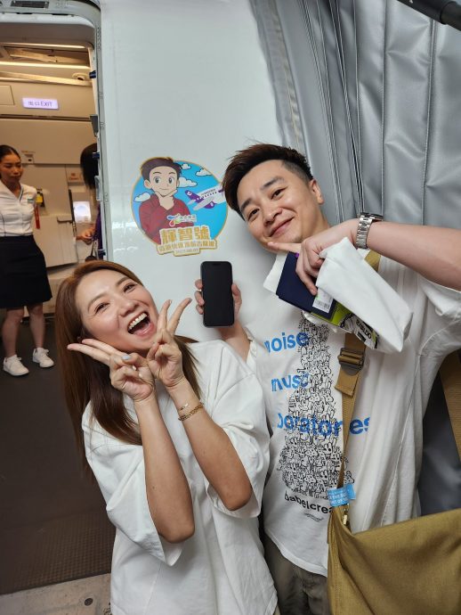 与谭辉智带团来马 车婉婉贡献“第一次”