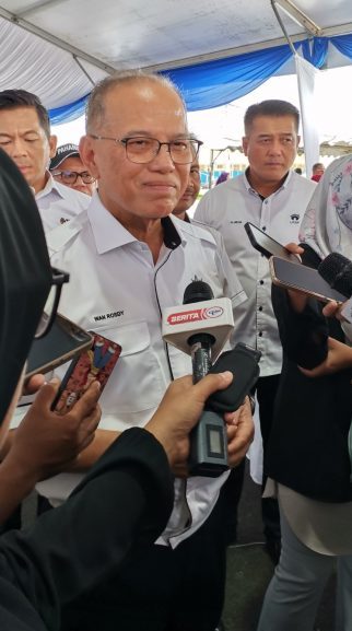 东(已签发):彭亨州务大臣移交钥匙和推介一马房屋计划