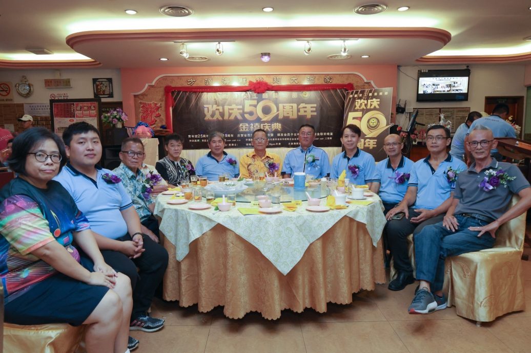 东(已签发):林广有:政府应尽责化解国旗风波