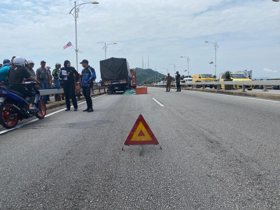 东（已签发）：退休摩托车骑士撞罗里亡