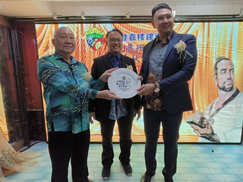 东（已签发）：黄东春指我国的建筑业前景依然乐观