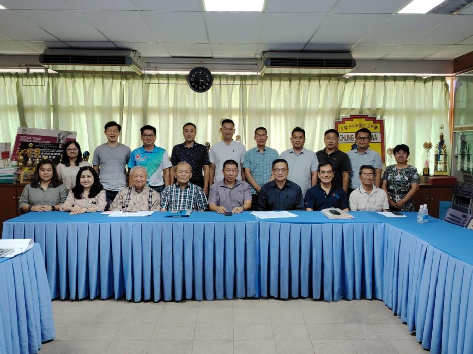 东：吉兰丹中华中学的多元用途礼堂建委会召开第二次会议后宣布，该校已筹获足够款额，以便展开第一阶段建筑工程。