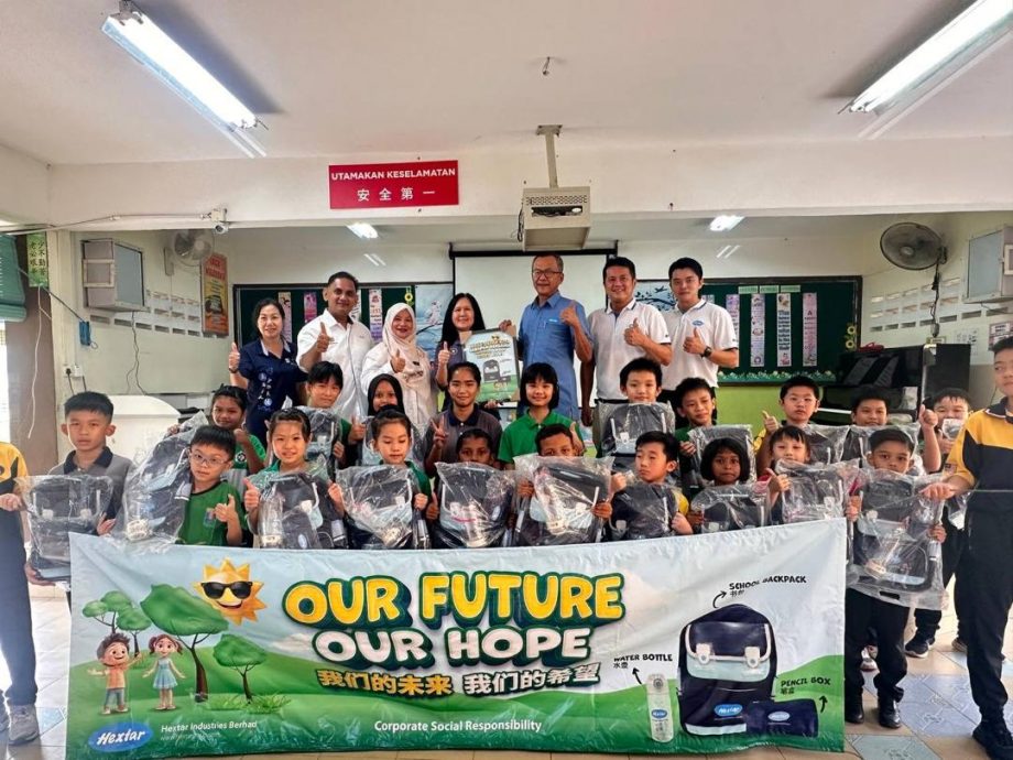 东:大资控股集团捐400套书包文具助百乐学生