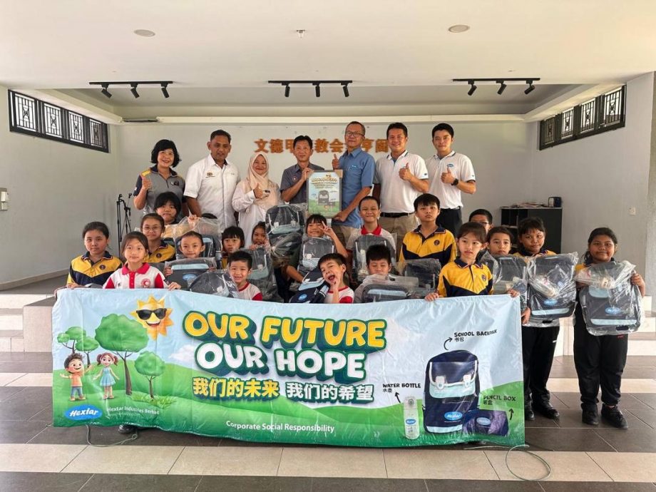 东:大资控股集团捐400套书包文具助百乐学生