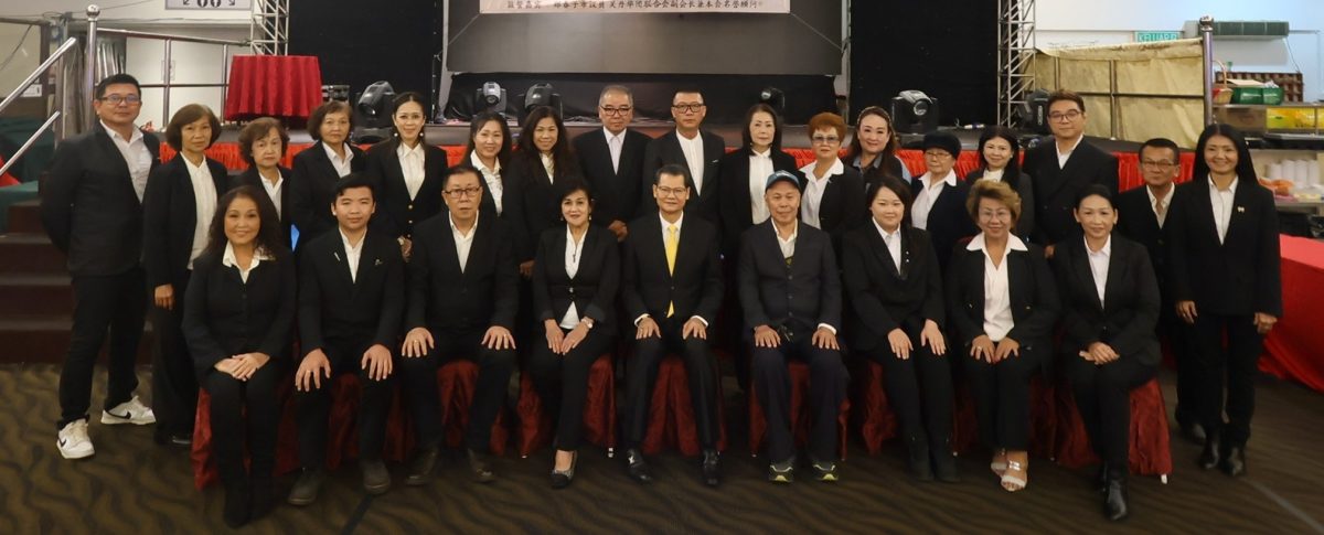 东:已签发:关丹华人协会会长拿督许汉新提醒已经购买席券者,准时出席该会于明日,举办的庆祝成立23周年纪念联欢晚宴暨拿督蔡永祥杯《龙凤争霸》歌唱邀请赛