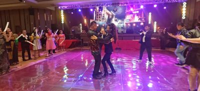 东：已签发：关丹华人协会永久名誉顾问拿督刘春刘春呼吁各造，理性看待“国旗倒挂”风波，勿将之政治化，同时继续以正确方式悬挂国旗，表达爱国之心。