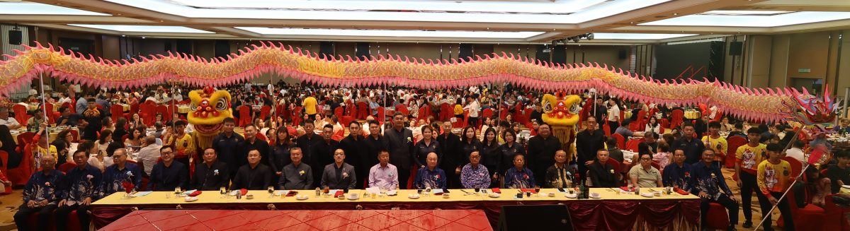 东：已签发：关丹华团联合会会长拿督蔡永祥赞扬关丹建造行的武术醒狮团已经走向国际，舞动传承与坚韧精神