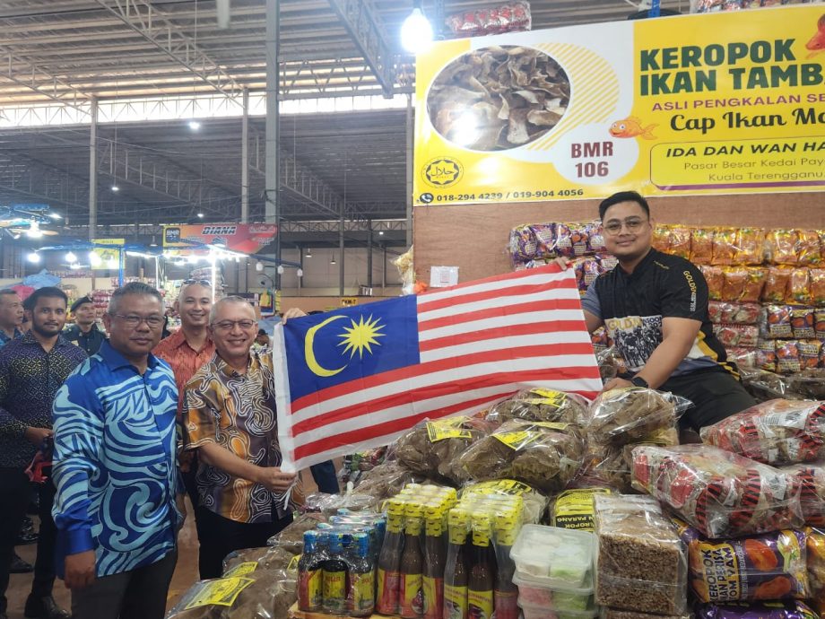 东:已签发:新旧巴央巴刹将延长营业时间至午夜12时,以方便市民及游客夜间购物。