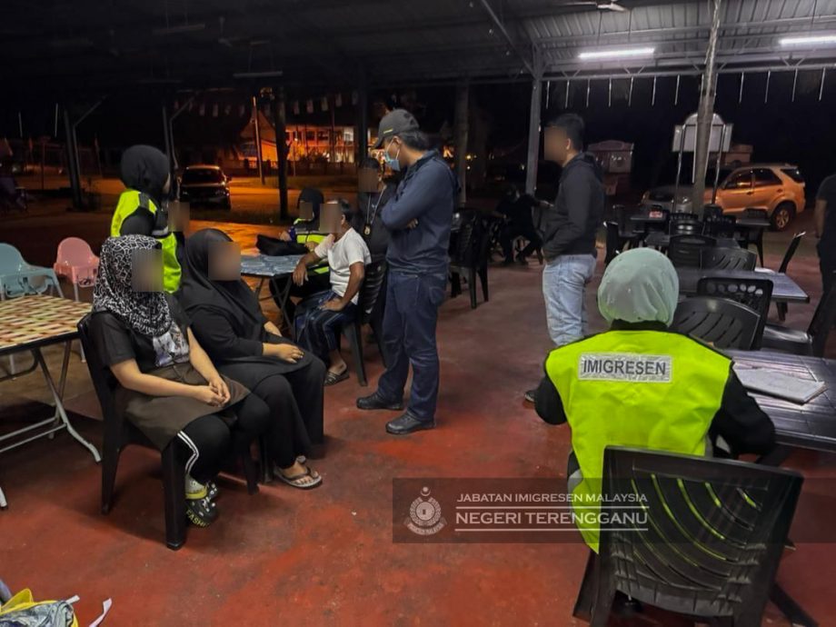 东:已签发:登嘉楼移民局执法组在勿述一带展开 “Ops Selera” 与 “Ops Sapu” 行动,扣留了22名非法入境者。