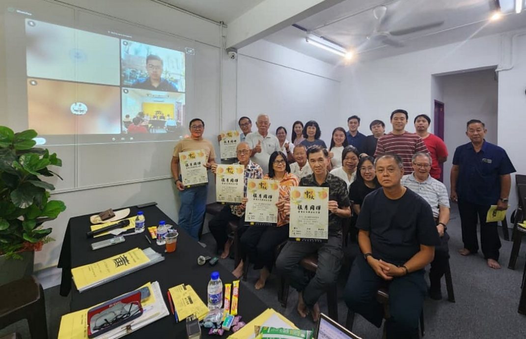 东:已签发:登嘉楼黄氏宗亲会配合中秋佳节,将于10月18日(星期六)举办“根月同辉秋月宴”,为宗亲及本地华裔家庭营造亲子同乐的温馨时光。