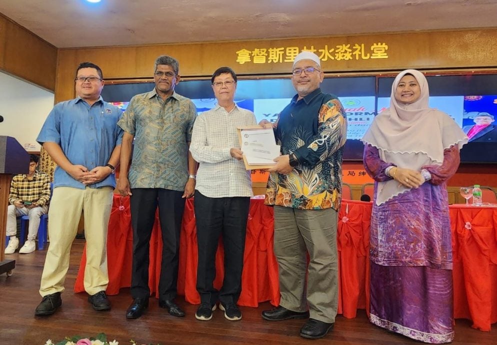 登州行政议员拿督旺苏凯里首次与华社及印裔社群展开交流，倾听非穆斯林群体的需求与关切，并给予积极回应。