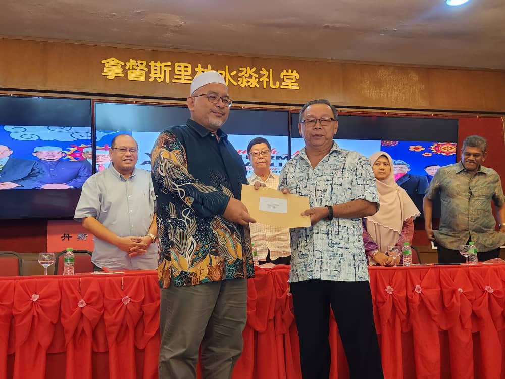 登州行政议员拿督旺苏凯里首次与华社及印裔社群展开交流，倾听非穆斯林群体的需求与关切，并给予积极回应。