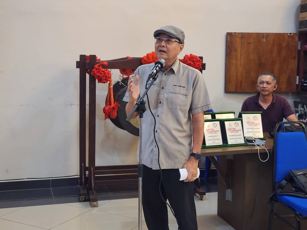 登州行政议员拿督旺苏凯里首次与华社及印裔社群展开交流，倾听非穆斯林群体的需求与关切，并给予积极回应。