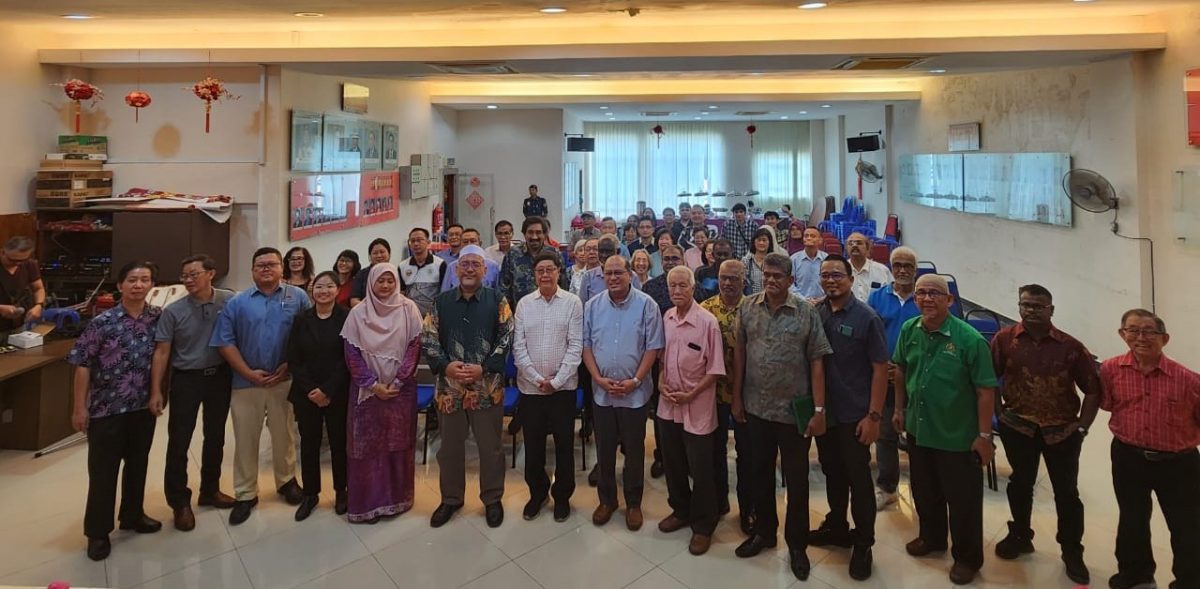 登州行政议员拿督旺苏凯里首次与华社及印裔社群展开交流，倾听非穆斯林群体的需求与关切，并给予积极回应。