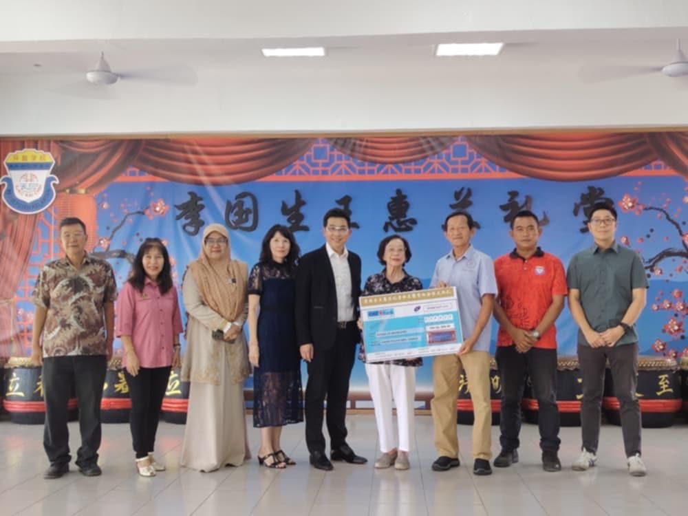 东：巴西富地开智华小举行“李国生王惠兰礼堂”命名暨建校基金移交仪式，见证了校友与社区对母校的深情支持，也为学校发展历程添上光辉一页。