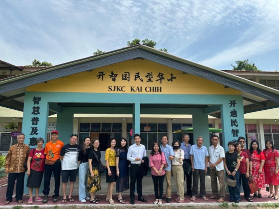 东：巴西富地开智华小举行“李国生王惠兰礼堂”命名暨建校基金移交仪式，见证了校友与社区对母校的深情支持，也为学校发展历程添上光辉一页。