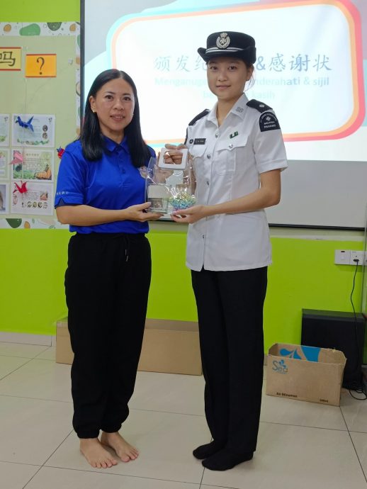 东：明光华小圣约翰救伤队生活营 章宝云：学生受益良多