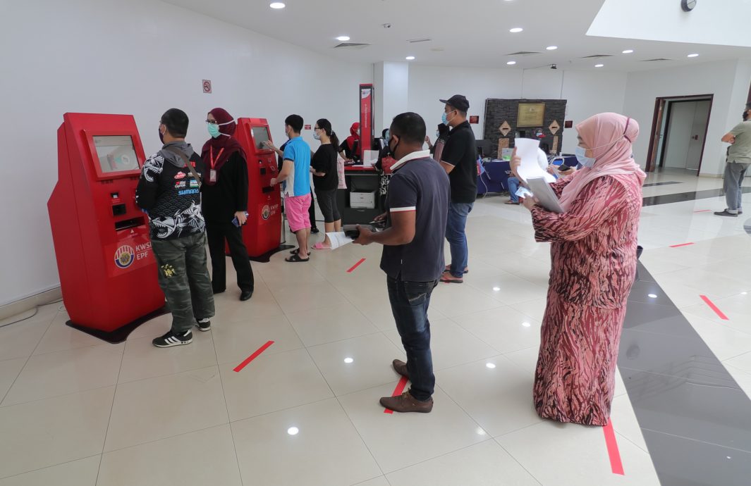 东：未签发：家长赞成孩子14岁开设公积金户口，认为可以让孩子从小培养储蓄习惯及理财观念