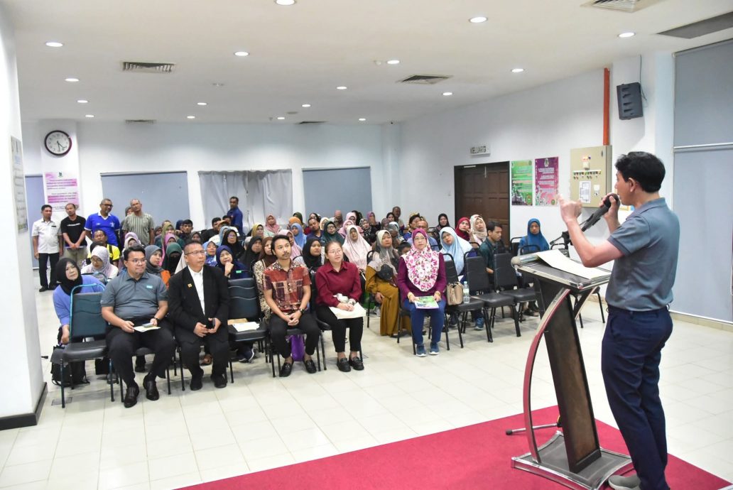 东：百乐县议会与国家储蓄银行联办无现金支付讲座 县议会鼓励小贩参与