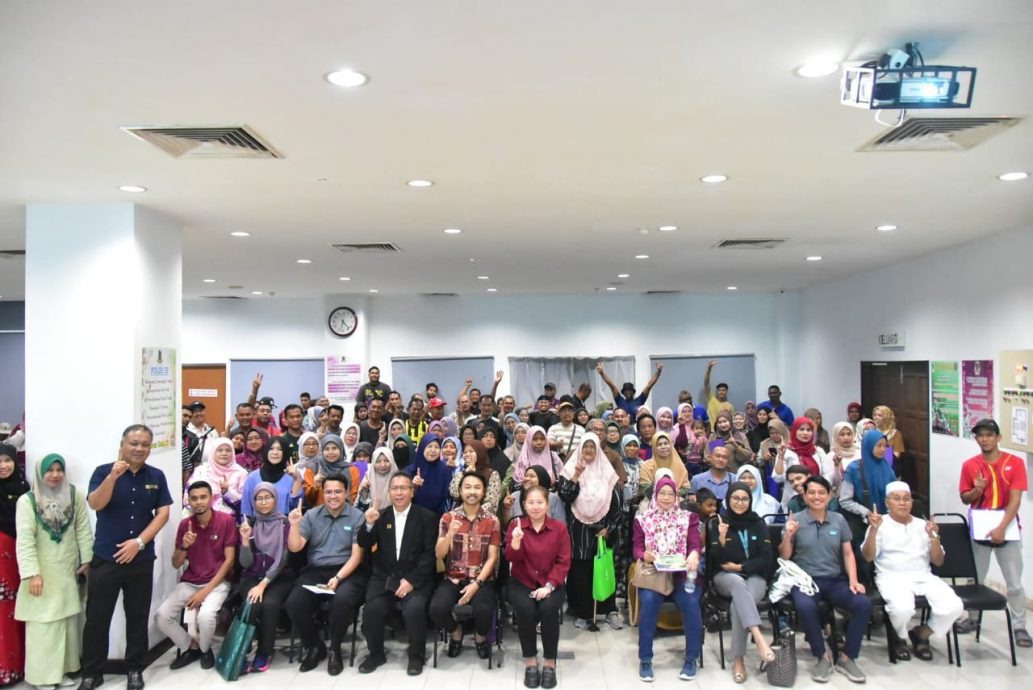 东：百乐县议会与国家储蓄银行联办无现金支付讲座 县议会鼓励小贩参与